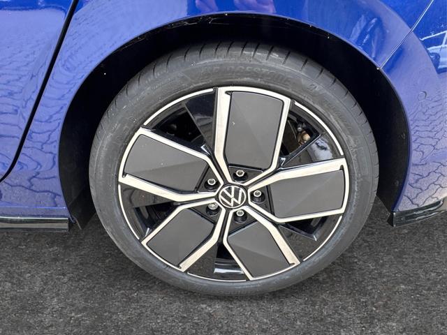 Volkswagen / Golf / Blau / / / PANO+LED-PLUS+ACC+SHZ+KEYLESS+KAMERA+18 ALU, Beispielbilder, ggf. teilweise mit Sonderausstattung