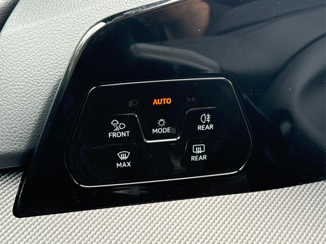 Volkswagen / Golf / Blau / / / PANO+LED-PLUS+ACC+SHZ+KEYLESS+KAMERA+18 ALU, Beispielbilder, ggf. teilweise mit Sonderausstattung