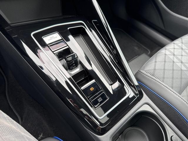 Volkswagen / Golf / Blau / / / PANO+LED-PLUS+ACC+SHZ+KEYLESS+KAMERA+18 ALU, Beispielbilder, ggf. teilweise mit Sonderausstattung