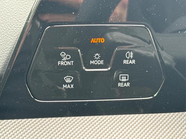 Volkswagen / Golf / Blau / / / LED-PLUS+ACC+SHZ+KEYLESS+KAMERA+18 ALU, Beispielbilder, ggf. teilweise mit Sonderausstattung