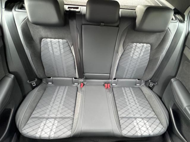 Volkswagen / Golf / Blau / / / LED-PLUS+ACC+SHZ+KEYLESS+KAMERA+18 ALU, Beispielbilder, ggf. teilweise mit Sonderausstattung