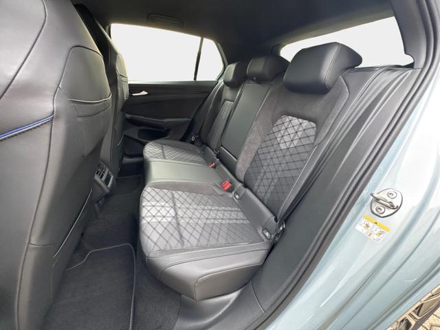 Volkswagen / Golf / Blau / / / LED-PLUS+ACC+SHZ+KEYLESS+KAMERA+18 ALU, Beispielbilder, ggf. teilweise mit Sonderausstattung