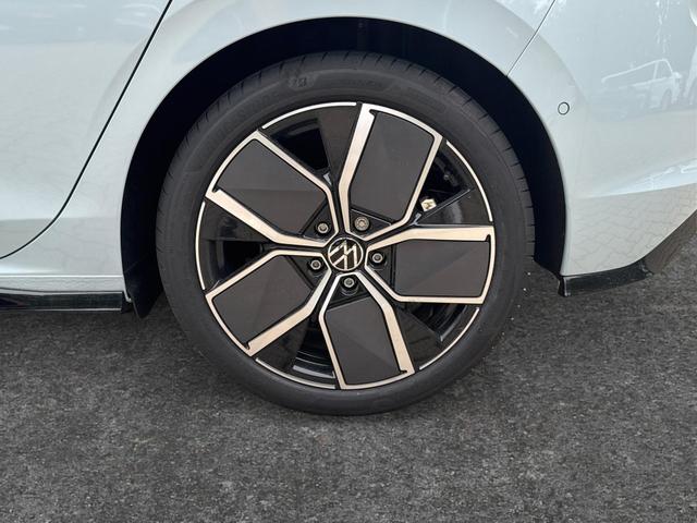 Volkswagen / Golf / Blau / / / LED-PLUS+ACC+SHZ+KEYLESS+KAMERA+18 ALU, Beispielbilder, ggf. teilweise mit Sonderausstattung