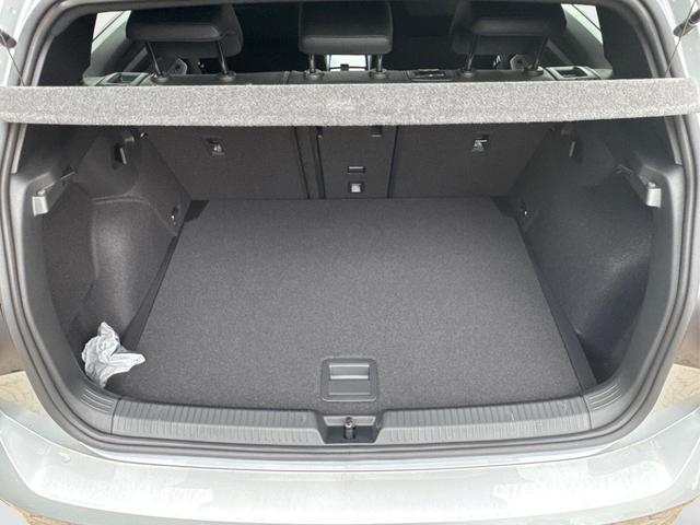 Volkswagen / Golf / Silber / / / LED-PLUS+ACC+SHZ+KEYLESS+KAMERA+18 ALU, Beispielbilder, ggf. teilweise mit Sonderausstattung