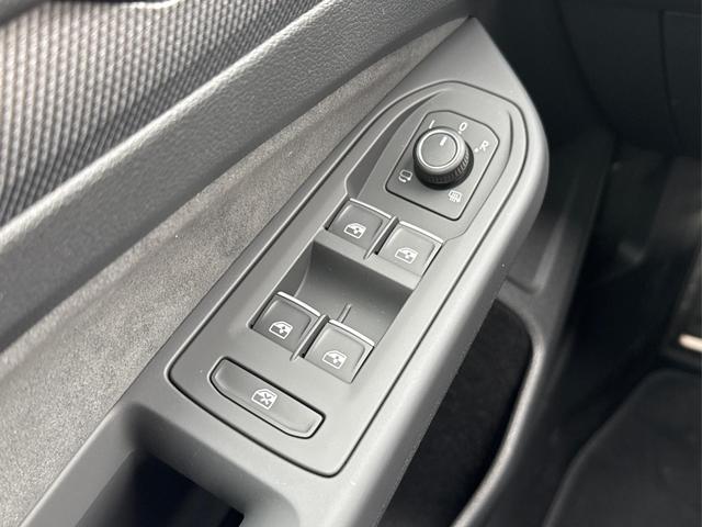 Volkswagen / Golf / Silber / / / LED-PLUS+ACC+SHZ+KEYLESS+KAMERA+18 ALU, Beispielbilder, ggf. teilweise mit Sonderausstattung