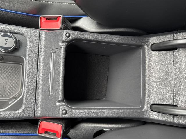 Volkswagen / Golf / Silber / / / LED-PLUS+ACC+SHZ+KEYLESS+KAMERA+18 ALU, Beispielbilder, ggf. teilweise mit Sonderausstattung