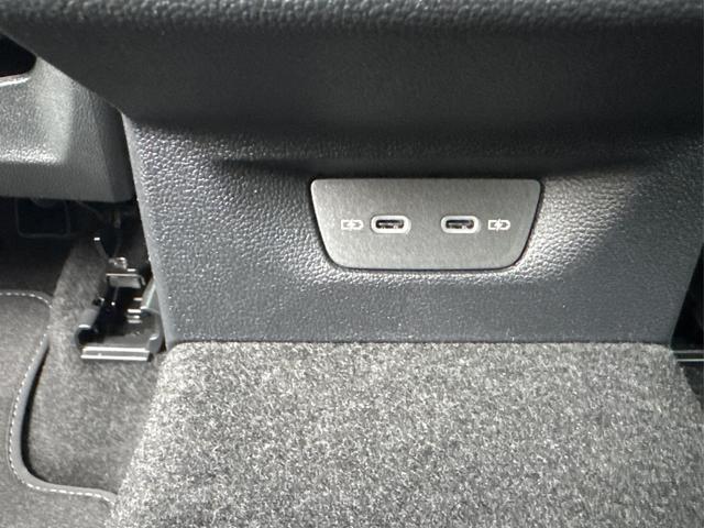 Volkswagen / Golf / Silber / / / LED-PLUS+ACC+SHZ+KEYLESS+KAMERA+18 ALU, Beispielbilder, ggf. teilweise mit Sonderausstattung