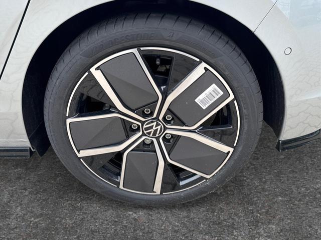 Volkswagen / Golf / Silber / / / LED-PLUS+ACC+SHZ+KEYLESS+KAMERA+18 ALU, Beispielbilder, ggf. teilweise mit Sonderausstattung