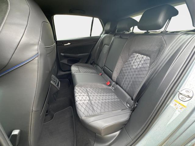 Volkswagen / Golf / Silber / / / LED-PLUS+ACC+SHZ+KEYLESS+KAMERA+18 ALU, Beispielbilder, ggf. teilweise mit Sonderausstattung