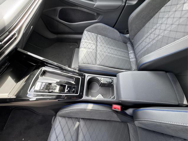 Volkswagen / Golf / Blau / / / LED-PLUS+ACC+SHZ+KEYLESS+KAMERA+18 ALU, Beispielbilder, ggf. teilweise mit Sonderausstattung