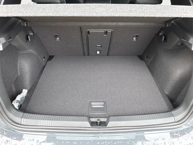 Volkswagen / Golf / Grau / / / PANO+LED-PLUS+ACC+SHZ+KEYLESS+KAMERA+18 ALU, Beispielbilder, ggf. teilweise mit Sonderausstattung