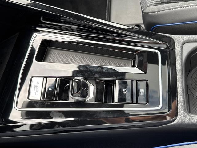 Volkswagen / Golf / Grau / / / PANO+LED-PLUS+ACC+SHZ+KEYLESS+KAMERA+18 ALU, Beispielbilder, ggf. teilweise mit Sonderausstattung