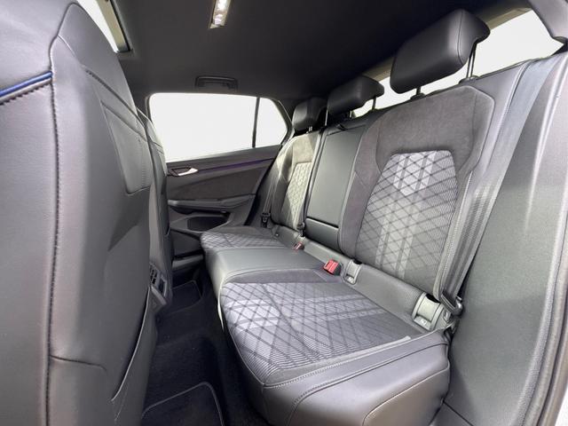 Volkswagen / Golf / Grau / / / PANO+LED-PLUS+ACC+SHZ+KEYLESS+KAMERA+18 ALU, Beispielbilder, ggf. teilweise mit Sonderausstattung