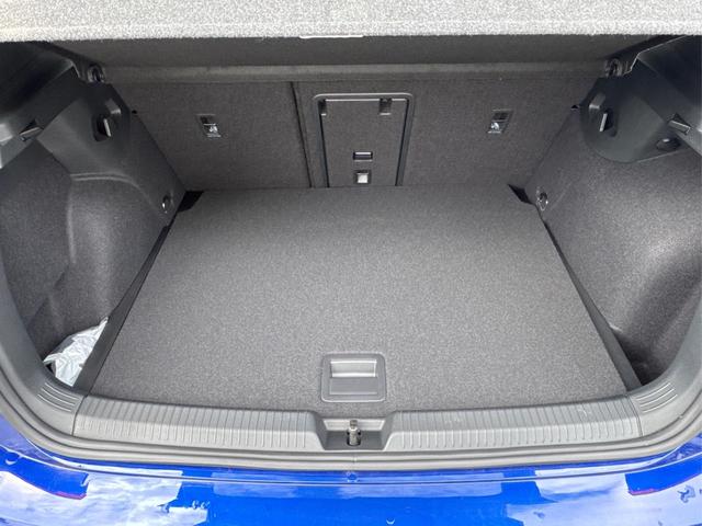 Volkswagen / Golf / Blau / / / PANO+LED-PLUS+ACC+SHZ+KEYLESS+KAMERA+18 ALU, Beispielbilder, ggf. teilweise mit Sonderausstattung