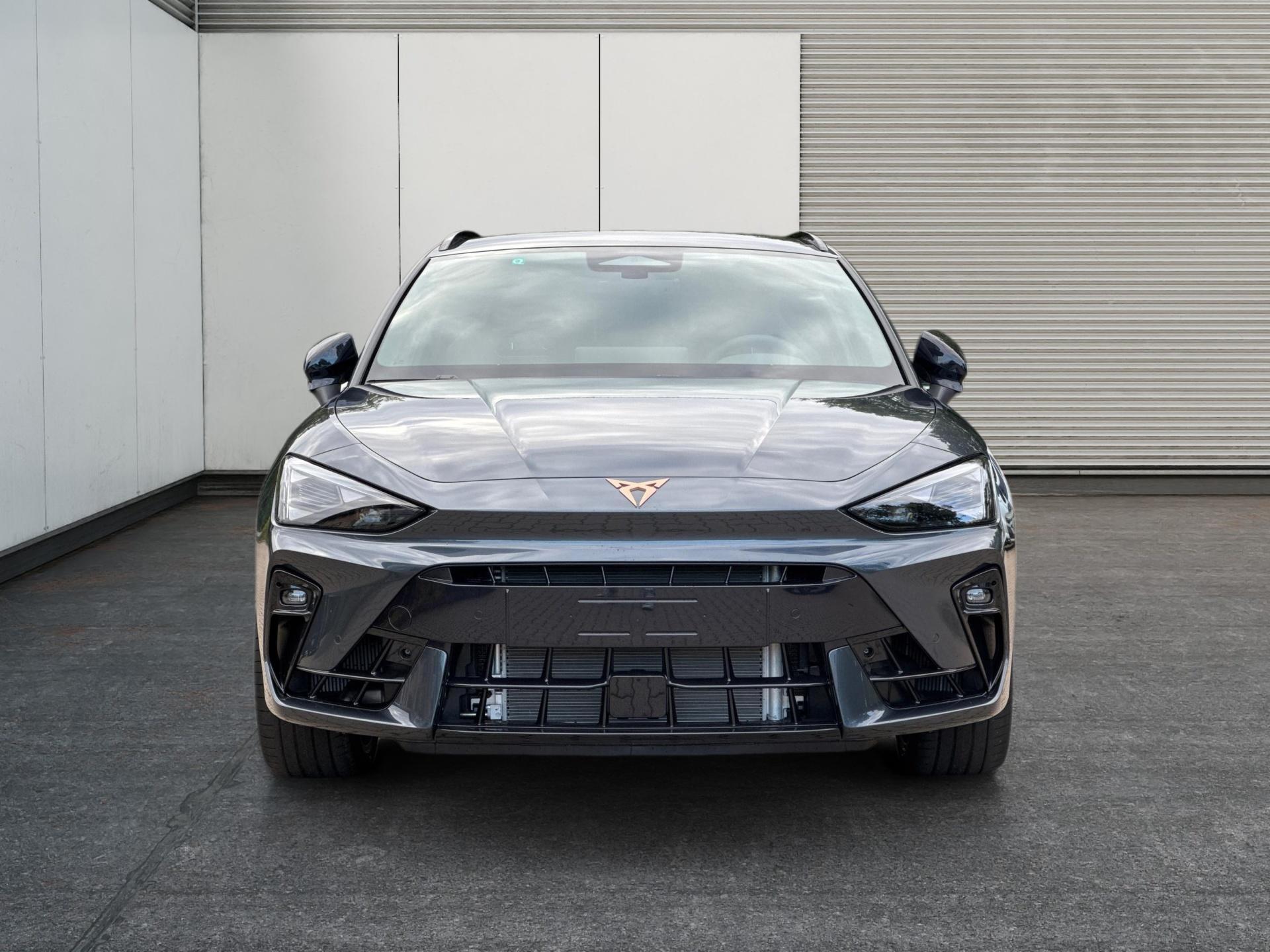 Cupra / Leon Sportstourer / Grau /  /  / 4x4 ST AHK+NAVI+eHK+KAMERA+MEMORY+ACC+19 ALU+LED