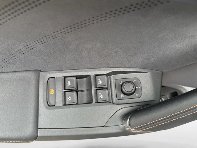 Cupra / Leon Sportstourer / Grau / / / 4x4 ST AHK+NAVI+eHK+KAMERA+MEMORY+ACC+19 ALU+LED, Beispielbilder, ggf. teilweise mit Sonderausstattung