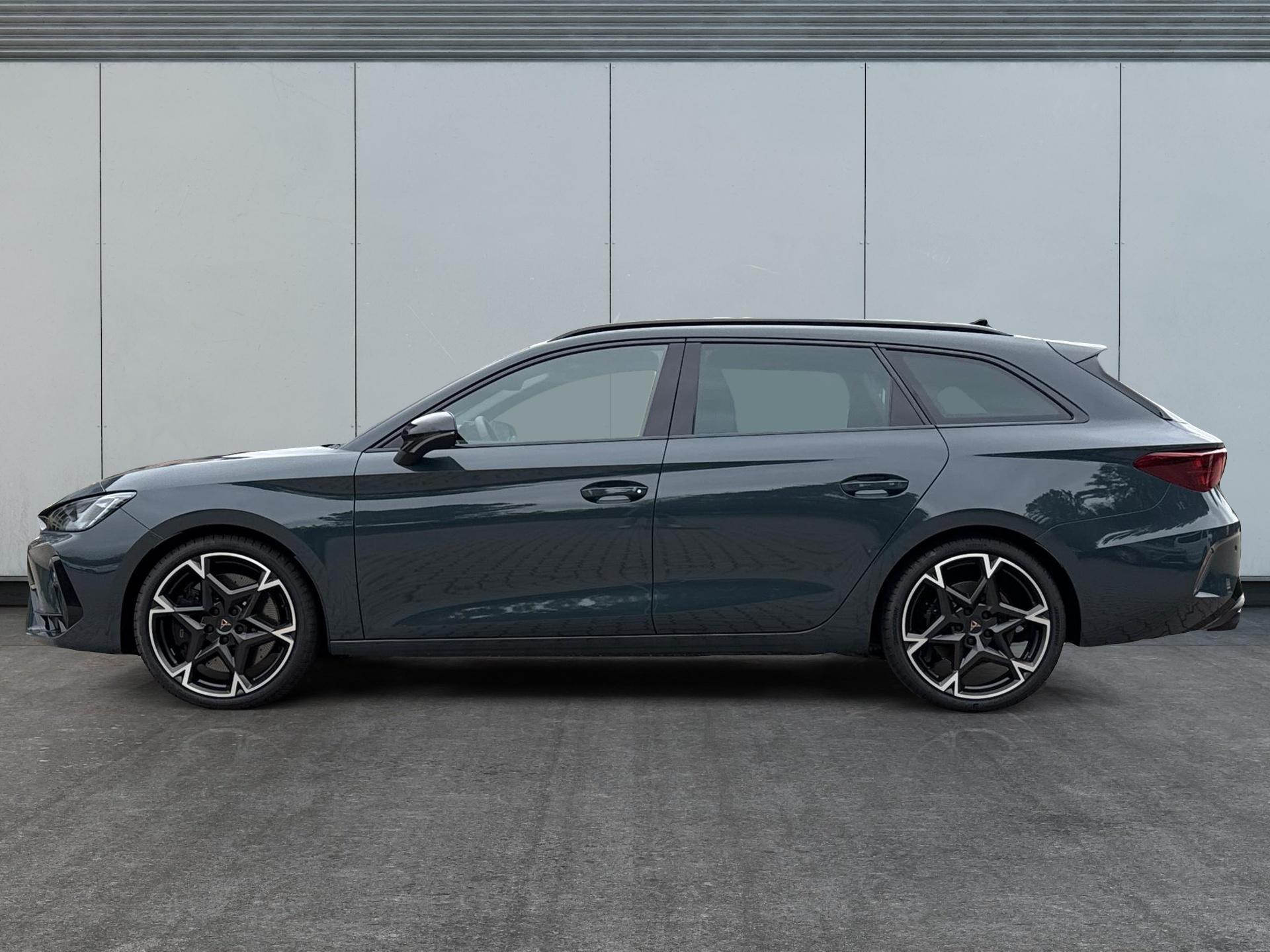 Cupra / Leon Sportstourer / Blau /  /  / 4x4 ST AHK+NAVI+eHK+KAMERA+MEMORY+ACC+19 ALU+LED