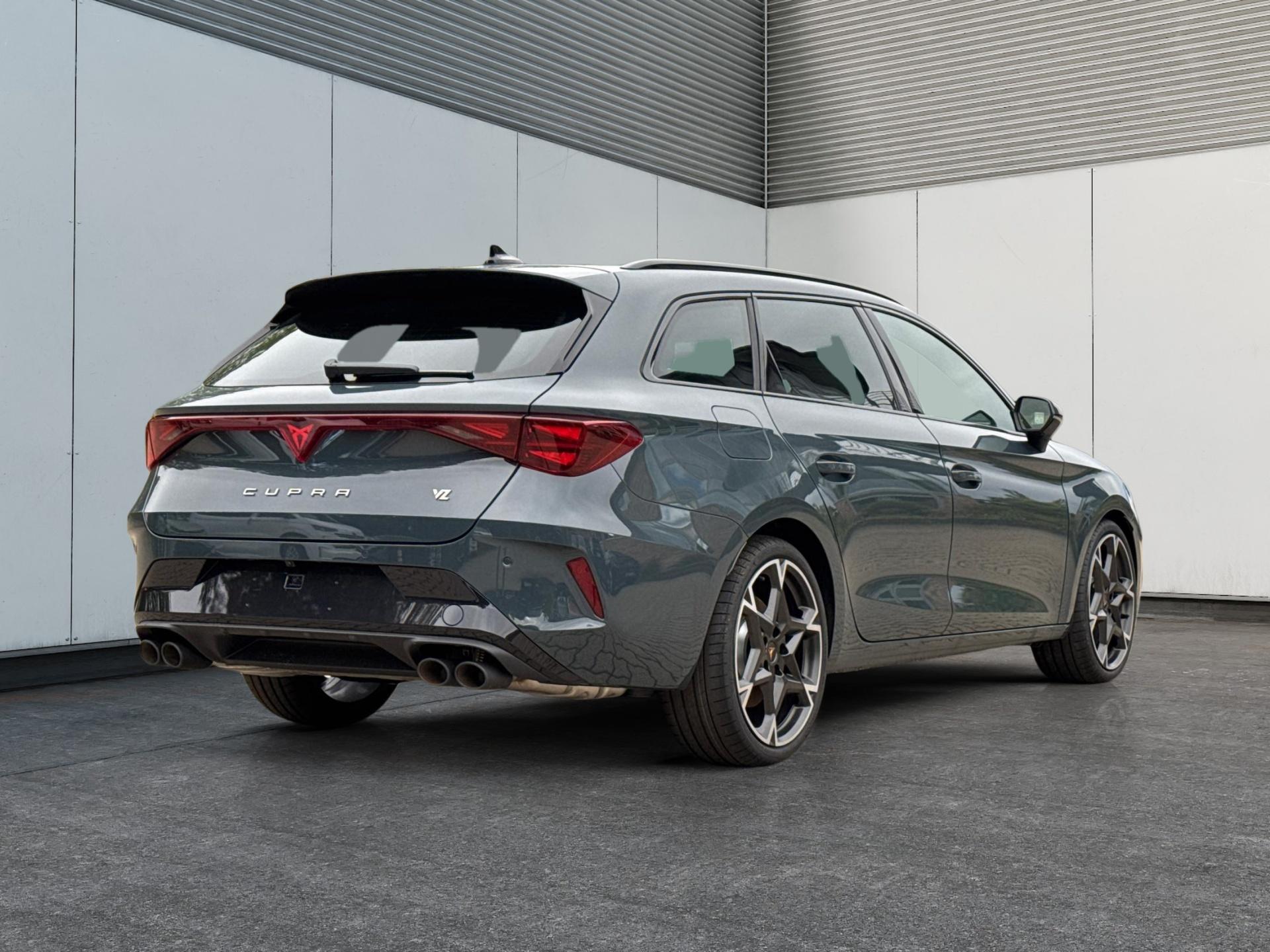 Cupra / Leon Sportstourer / Blau /  /  / 4x4 ST AHK+NAVI+eHK+KAMERA+MEMORY+ACC+19 ALU+LED