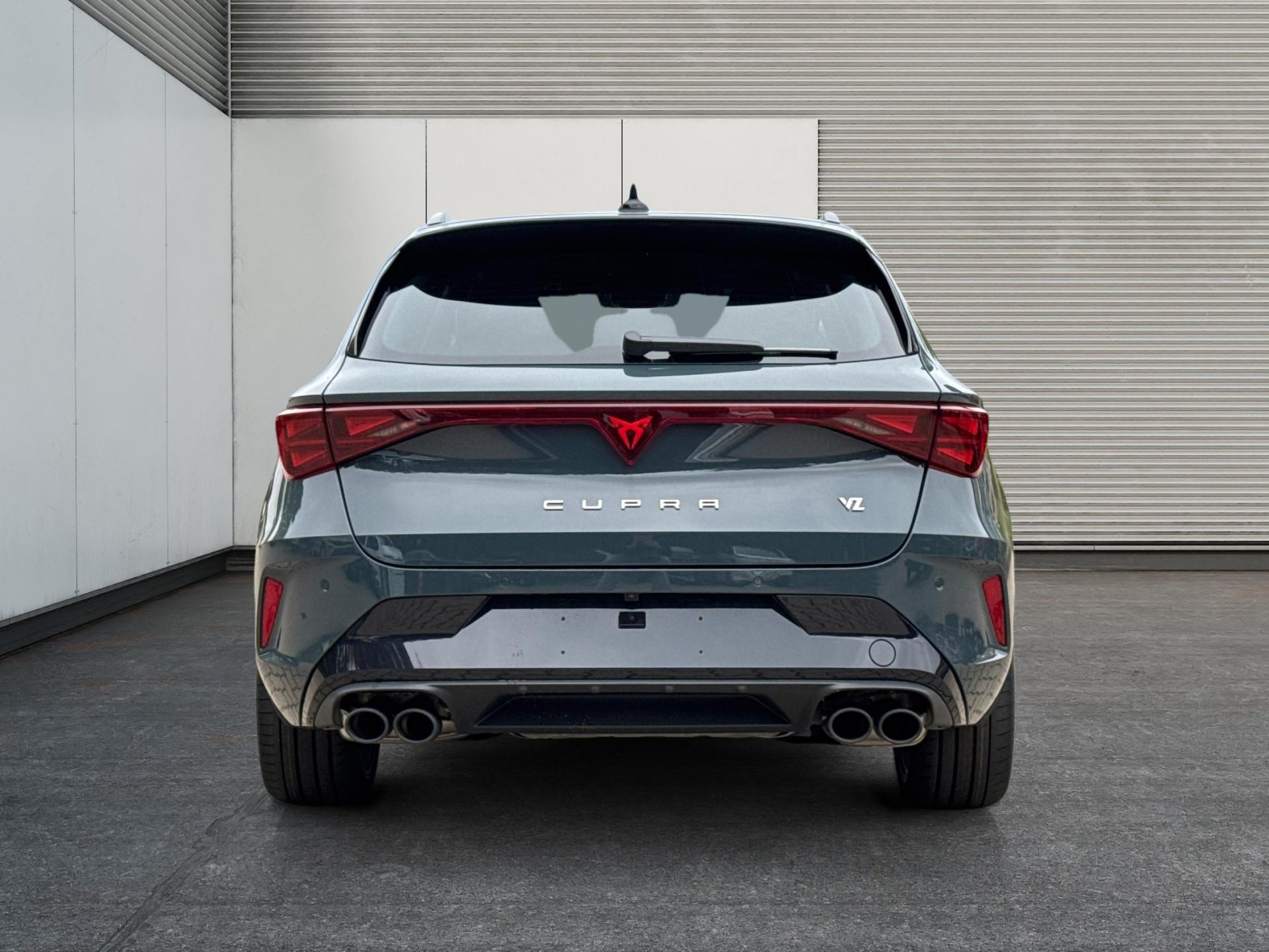 Cupra / Leon Sportstourer / Blau /  /  / 4x4 ST AHK+NAVI+eHK+KAMERA+MEMORY+ACC+19 ALU+LED