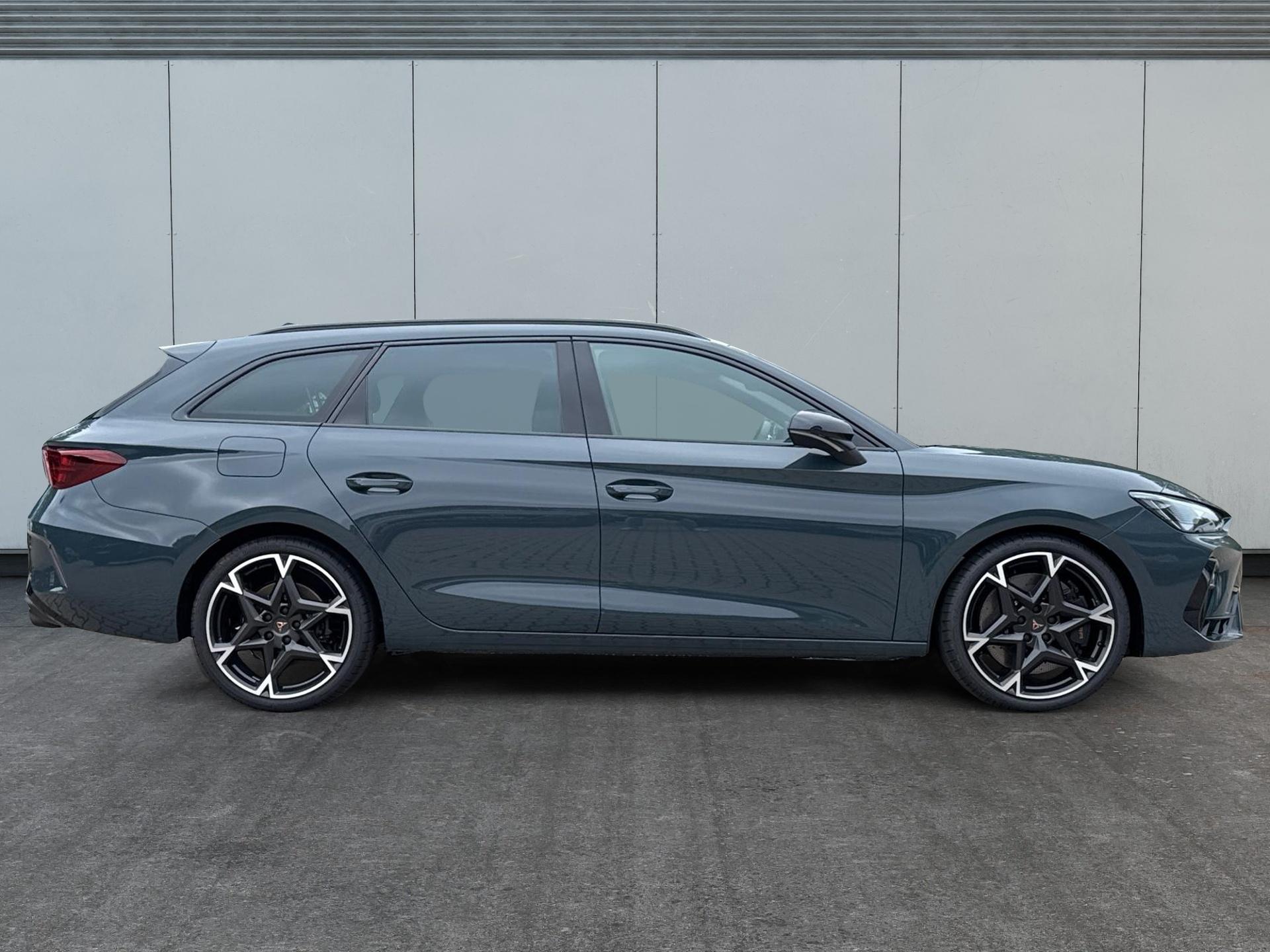 Cupra / Leon Sportstourer / Blau /  /  / 4x4 ST AHK+NAVI+eHK+KAMERA+MEMORY+ACC+19 ALU+LED
