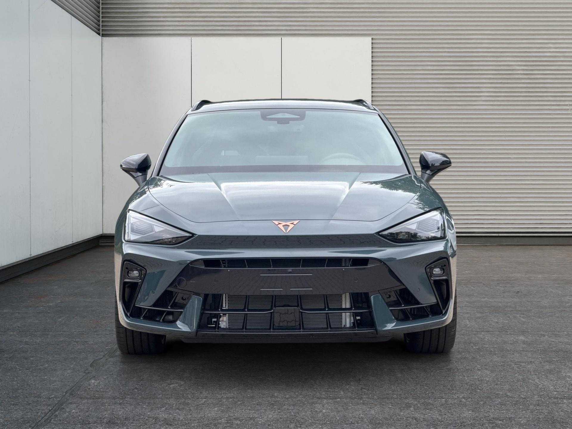 Cupra / Leon Sportstourer / Blau /  /  / 4x4 ST AHK+NAVI+eHK+KAMERA+MEMORY+ACC+19 ALU+LED