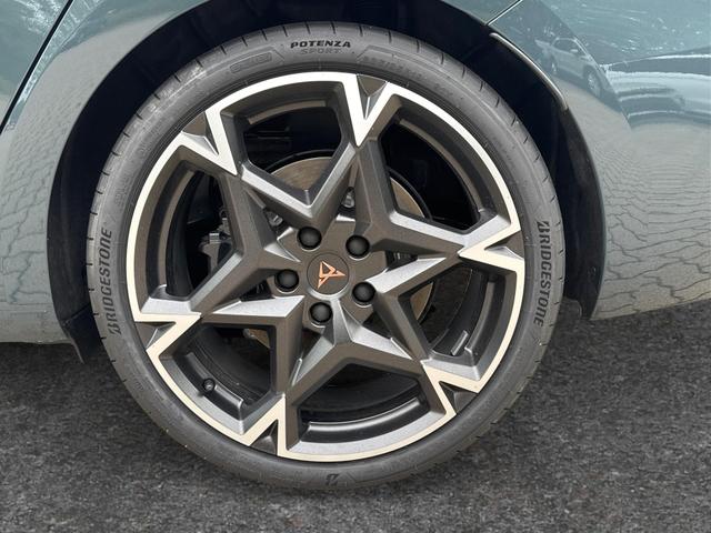 Cupra / Leon Sportstourer / Blau / / / 4x4 ST AHK+NAVI+eHK+KAMERA+MEMORY+ACC+19 ALU+LED, Beispielbilder, ggf. teilweise mit Sonderausstattung