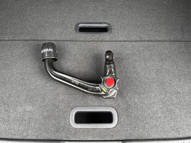 Nissan / Qashqai / Grau / / / QQ N-Connecta PANORAMA+beh.SCHEIBE+NAVI+AHK+ACC+WINTER