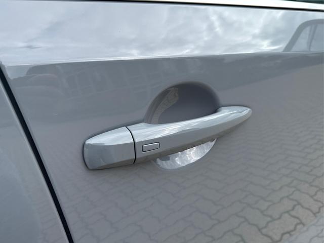 Nissan / Qashqai / Grau / / / QQ N-Connecta PANORAMA+beh.SCHEIBE+NAVI+AHK+ACC+WINTER