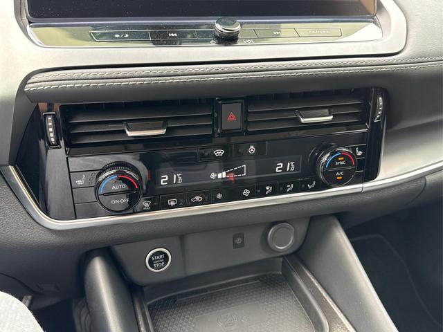 Nissan / Qashqai / Grau / / / QQ N-Connecta PANORAMA+beh.SCHEIBE+NAVI+AHK+ACC+WINTER