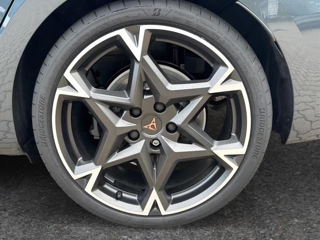 Cupra / Leon Sportstourer / Grau / / / 4x4 ST AHK+NAVI+eHK+KAMERA+MEMORY+ACC+19 ALU+LED, Beispielbilder, ggf. teilweise mit Sonderausstattung