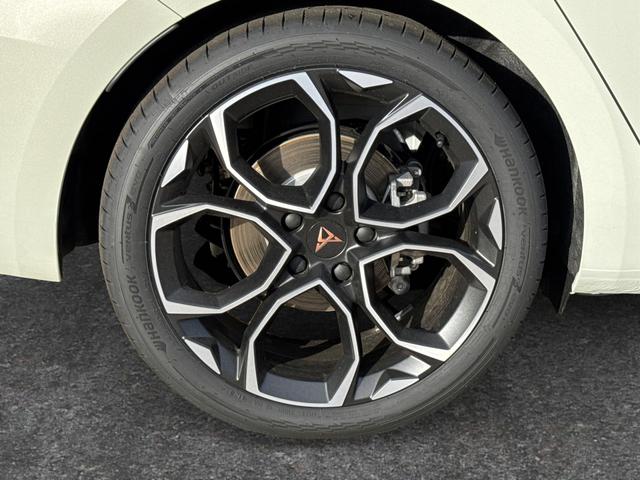 Cupra / Leon Sportstourer / Grau / / / ST 4x4 AHK+eHK+NAVI+ACC+SHZ+18 ALU+LED, Beispielbilder, ggf. teilweise mit Sonderausstattung
