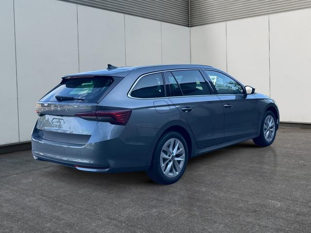 Skoda / Octavia Combi / Grau / / / ACC+AHK+eHK+KAM+PDC+LED+17 ALU+SHZ