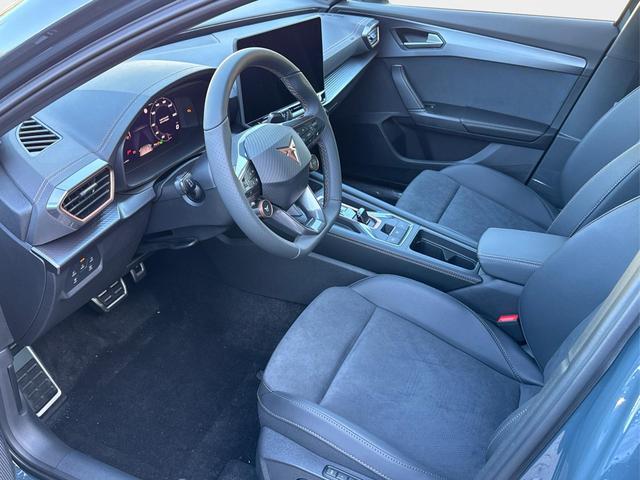 Cupra / Formentor / Blau / / / 4x4 AHK+NAVI+KAMERA+eHK+KESSY+ACC+19 ALU+LED+FULL LINK, Beispielbilder, ggf. teilweise mit Sonderausstattung