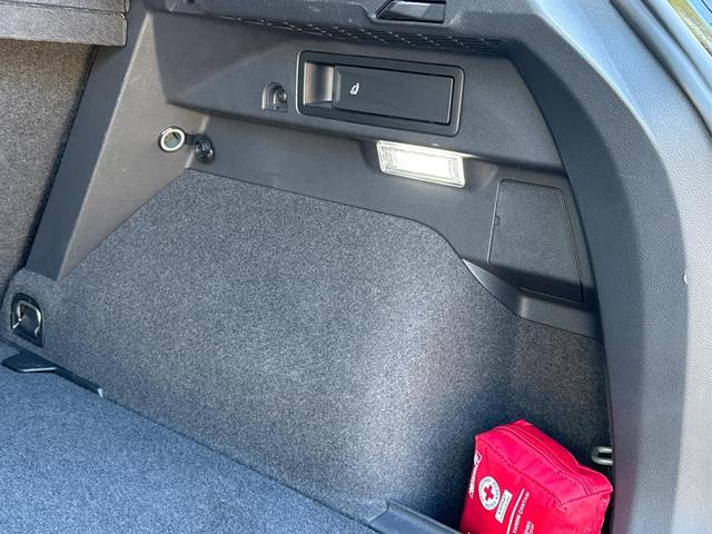 Volkswagen / Tiguan / Schwarz / / / Tiguan AHK+NAVI+KAMERA+ERGOActive+KESSY+WINTER