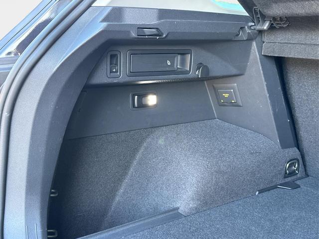 Volkswagen / Tiguan / Schwarz / / / Tiguan AHK+NAVI+KAMERA+ERGOActive+KESSY+WINTER