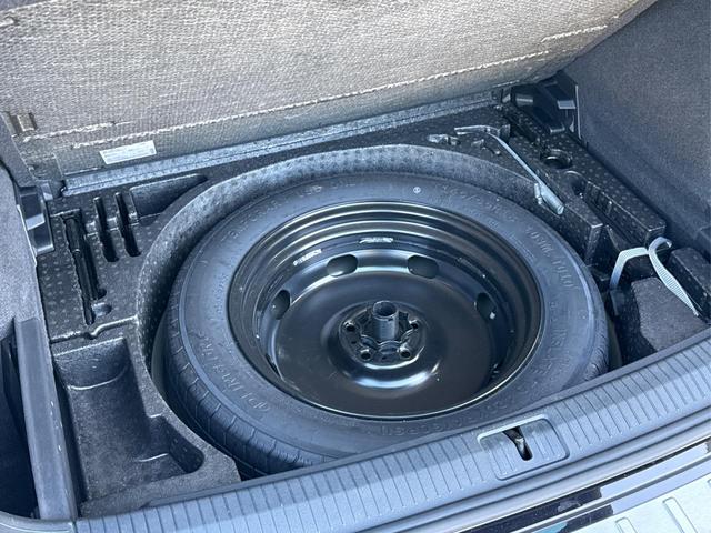 Volkswagen / Tiguan / Schwarz / / / Tiguan AHK+NAVI+KAMERA+ERGOActive+KESSY+WINTER
