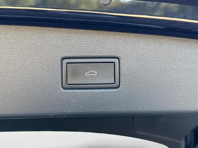 Volkswagen / Tiguan / Schwarz / / / Tiguan AHK+NAVI+KAMERA+ERGOActive+KESSY+WINTER