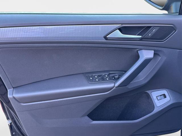 Volkswagen / Tiguan / Schwarz / / / Tiguan AHK+NAVI+KAMERA+ERGOActive+KESSY+WINTER