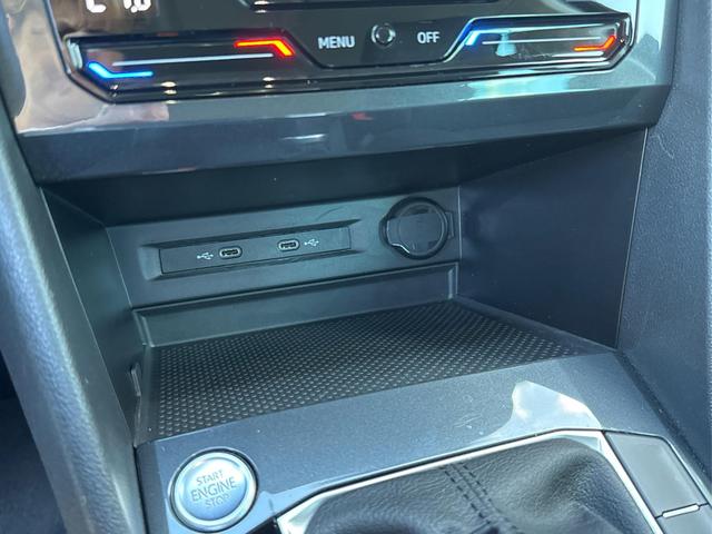 Volkswagen / Tiguan / Schwarz / / / Tiguan AHK+NAVI+KAMERA+ERGOActive+KESSY+WINTER