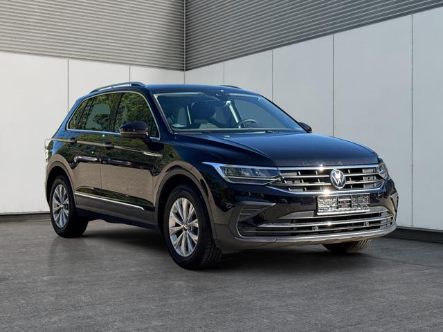 Volkswagen / Tiguan / Schwarz / / / Tiguan AHK+NAVI+KAMERA+ERGOActive+KESSY+WINTER