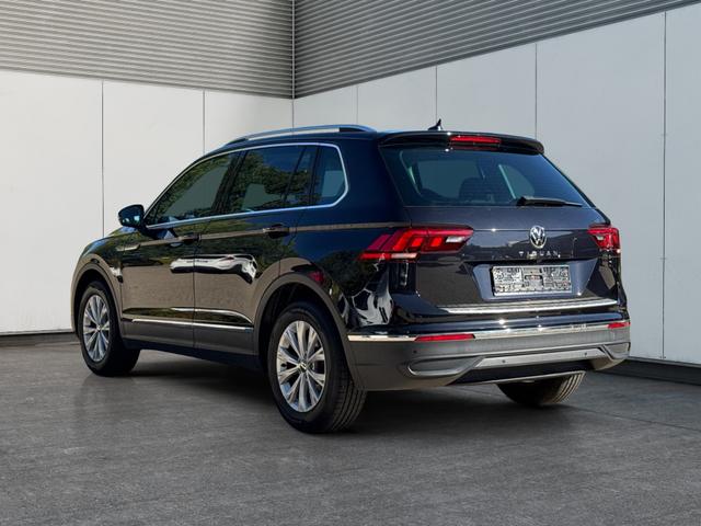 Volkswagen / Tiguan / Schwarz / / / Tiguan AHK+NAVI+KAMERA+ERGOActive+KESSY+WINTER