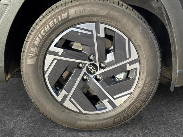 Hyundai / TUCSON / Schwarz / / / NAVI+KAMERA+SHZ+LED+TEMPOMAT+17 ALU+PDC, Bild dient zur Illustration und zeigt aufpreispflichtige Sonderausstattung. "Die Herstellergarantie beginnt bei EU-Fahrzeugen bereits bei Auslieferung vom ausl&auml;ndischen Lieferanten und kann um mehr als 14 Tage verk&uuml;rzt sein.