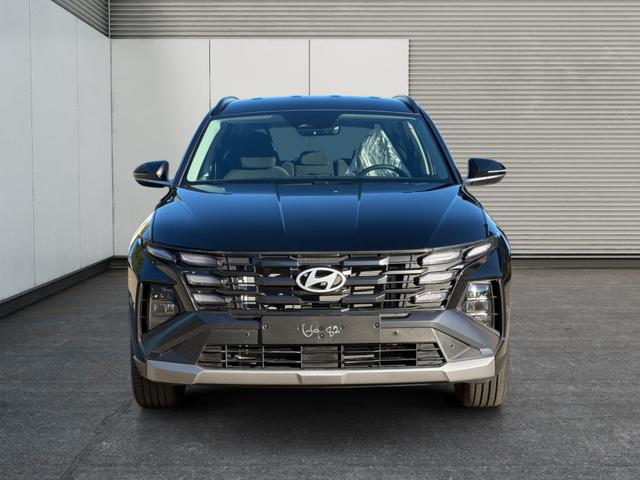 Hyundai / TUCSON / Schwarz / / / NAVI+KAMERA+SHZ+LED+TEMPOMAT+17 ALU+PDC, Bild dient zur Illustration und zeigt aufpreispflichtige Sonderausstattung. "Die Herstellergarantie beginnt bei EU-Fahrzeugen bereits bei Auslieferung vom ausl&auml;ndischen Lieferanten und kann um mehr als 14 Tage verk&uuml;rzt sein.