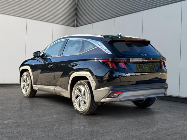 Hyundai / TUCSON / Schwarz / / / NAVI+KAMERA+SHZ+LED+TEMPOMAT+17 ALU+PDC, Bild dient zur Illustration und zeigt aufpreispflichtige Sonderausstattung. "Die Herstellergarantie beginnt bei EU-Fahrzeugen bereits bei Auslieferung vom ausl&auml;ndischen Lieferanten und kann um mehr als 14 Tage verk&uuml;rzt sein.