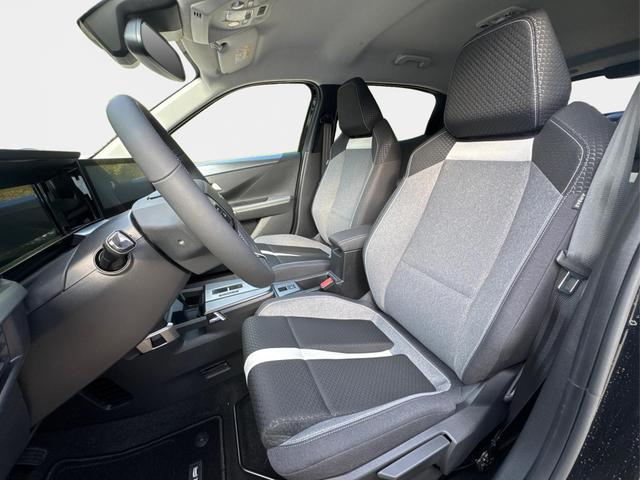 Opel / Frontera / Schwarz / / / NAVI+SHZ+KAMERA+LED+KLIMA+TEMPOMAT+17 ALU, Beispielbilder, ggf. teilweise mit Sonderausstattung