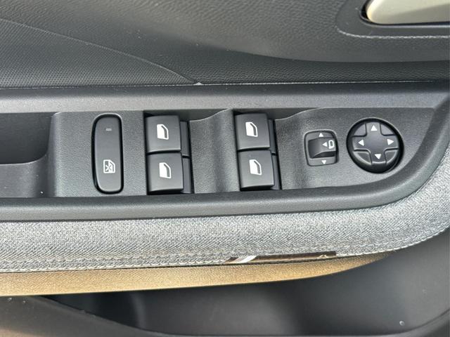 Opel / Frontera / Schwarz / / / NAVI+SHZ+KAMERA+LED+KLIMA+TEMPOMAT+17 ALU, Beispielbilder, ggf. teilweise mit Sonderausstattung
