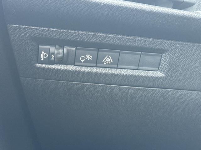 Opel / Frontera / Schwarz / / / NAVI+SHZ+KAMERA+LED+KLIMA+TEMPOMAT+17 ALU, Beispielbilder, ggf. teilweise mit Sonderausstattung