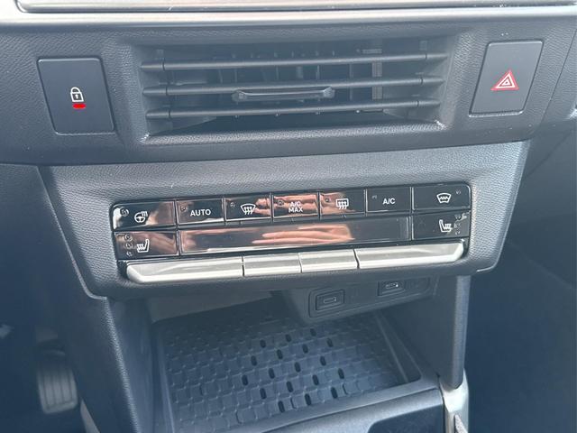 Opel / Frontera / Schwarz / / / NAVI+SHZ+KAMERA+LED+KLIMA+TEMPOMAT+17 ALU, Beispielbilder, ggf. teilweise mit Sonderausstattung