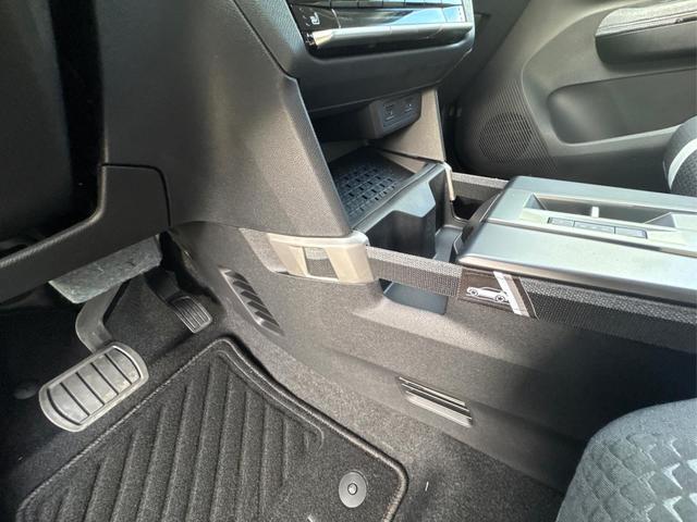 Opel / Frontera / Schwarz / / / NAVI+SHZ+KAMERA+LED+KLIMA+TEMPOMAT+17 ALU, Beispielbilder, ggf. teilweise mit Sonderausstattung