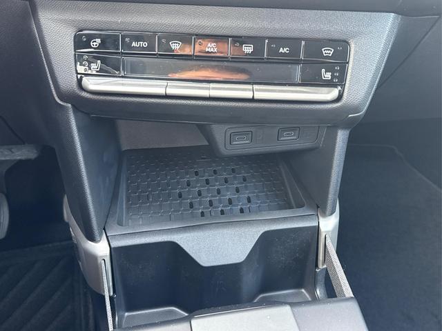 Opel / Frontera / Schwarz / / / NAVI+SHZ+KAMERA+LED+KLIMA+TEMPOMAT+17 ALU, Beispielbilder, ggf. teilweise mit Sonderausstattung